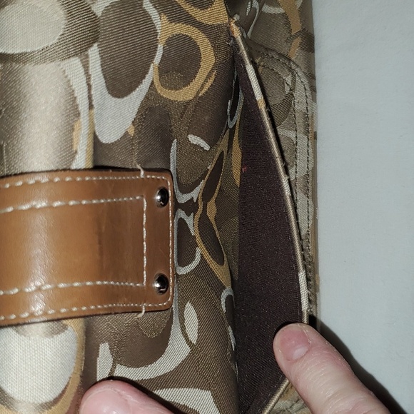 EUC:  Coach 'Chelsea Sateen' Optic Signature Shoulder Bag - Picture 12 of 13